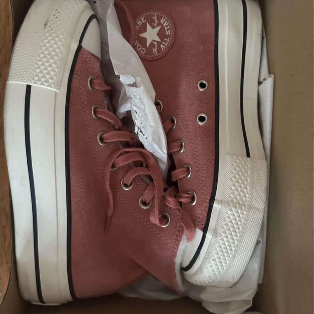 Converse gently used pink